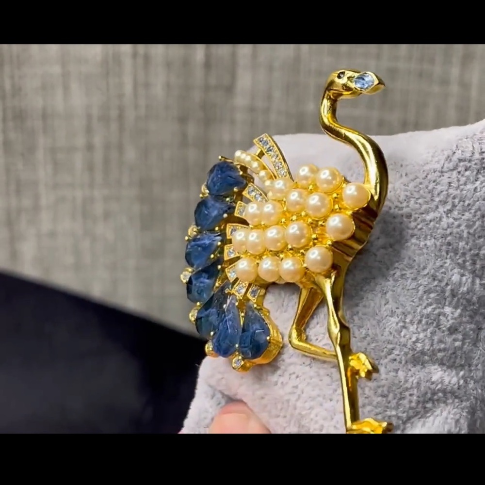 VTG RARE 1928 Elegant Gold and Blue Peacock Brooch - Picture 3 of 16